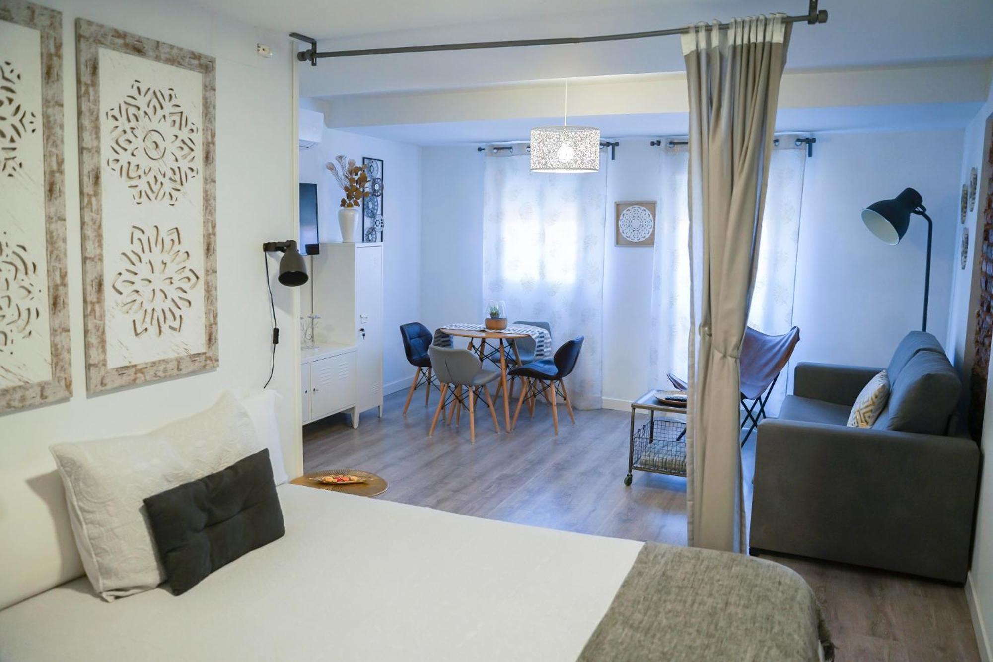 Apartamentos Suites Cariatide Plasencia Exteriér fotografie